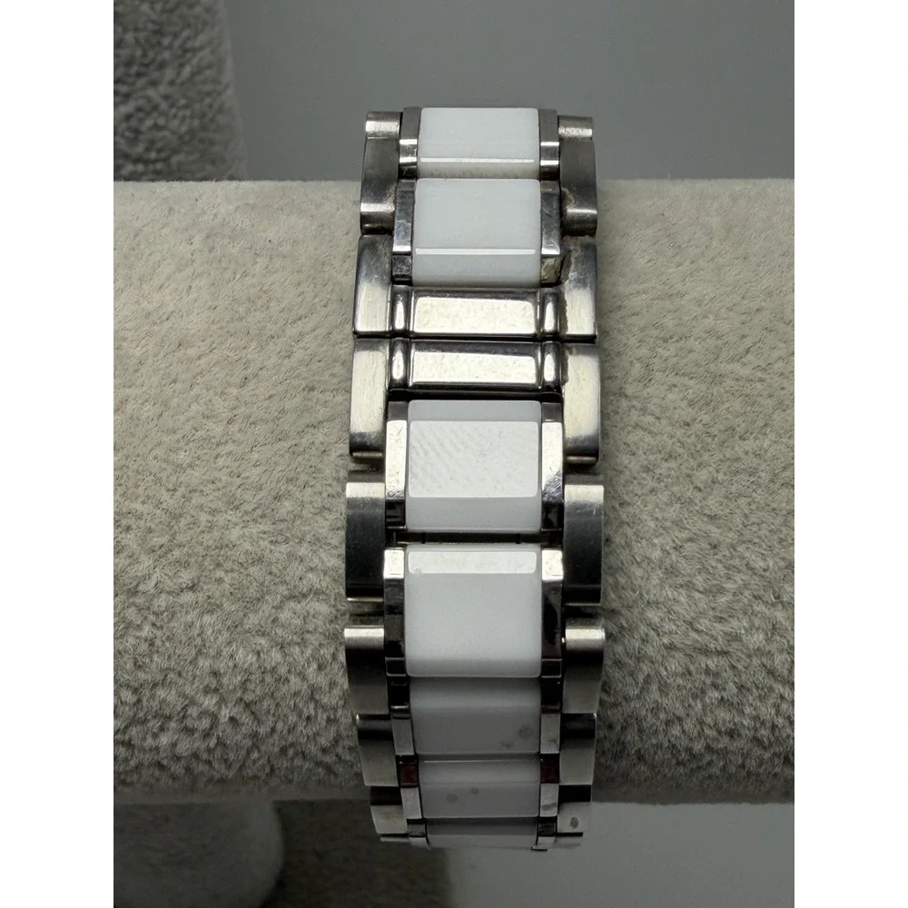 Bulova‎ 98P124 New Battery Ladies Watch 30MM 7.5